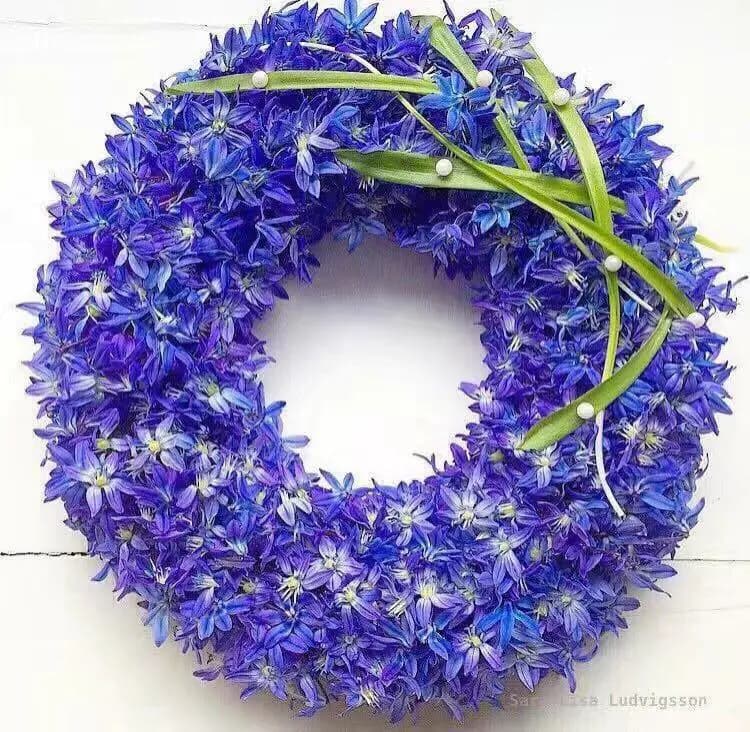 Thùng Xốp Vòng Cắm Hoa Oasis Cao Cấp (68 Viên)